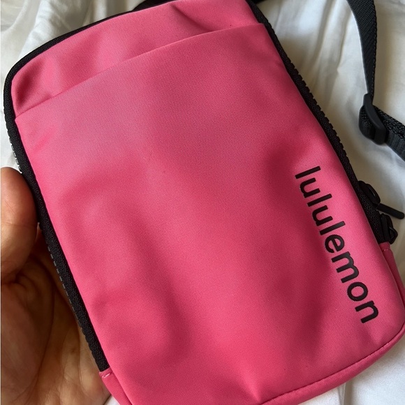 Lululemon Easy Access Crossbody Mini Bag - Picture 4 of 6